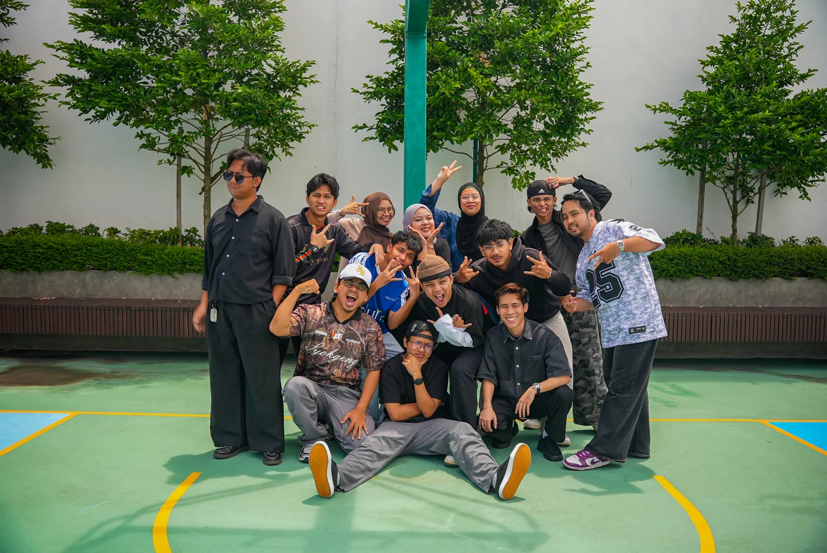 The BrozKey team together